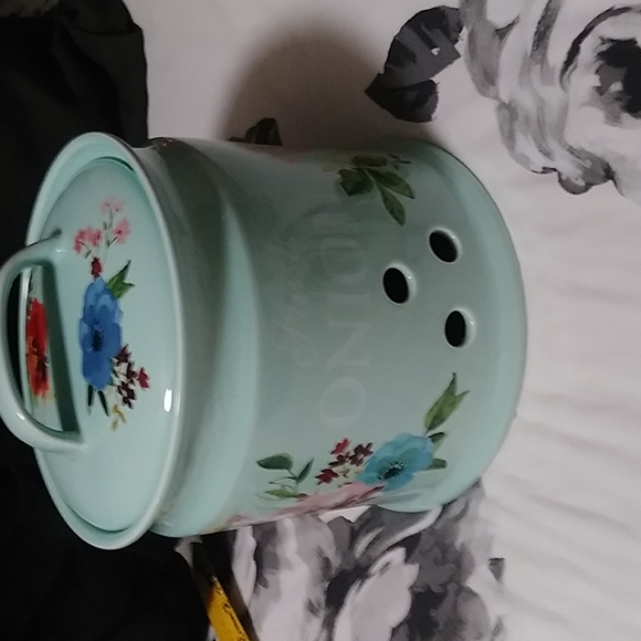 The Pioneer Woman Other - Pioneer Woman onion container